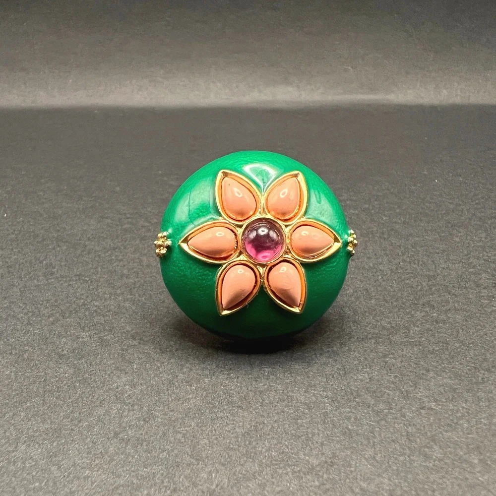Enamel Flower Cocktail‎ Ring Gold Tone Green Peach Cabochon Domed Retro Size 9